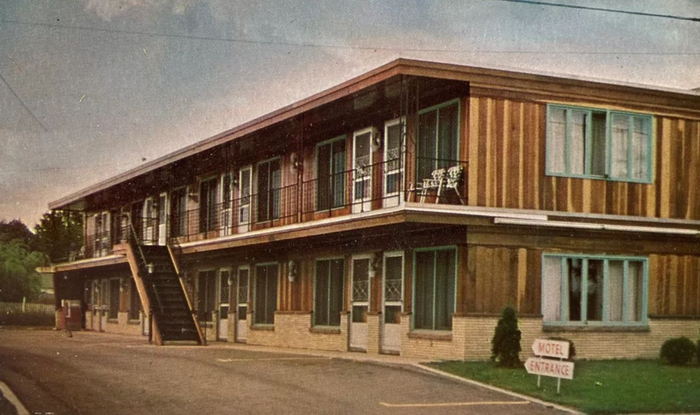 Viking Motel (Imperial Motor Inn) - Vintage Postcard (newer photo)